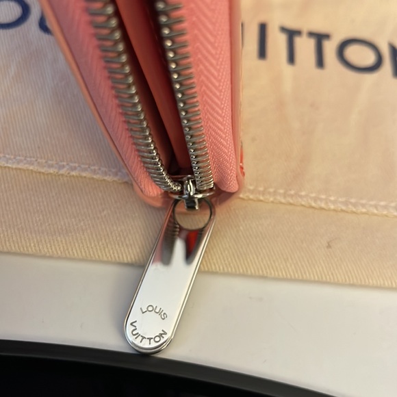 Louis Vuitton Yayoi Kusama edition RARE find color is Pink with Red dots. - Picture 11 of 12